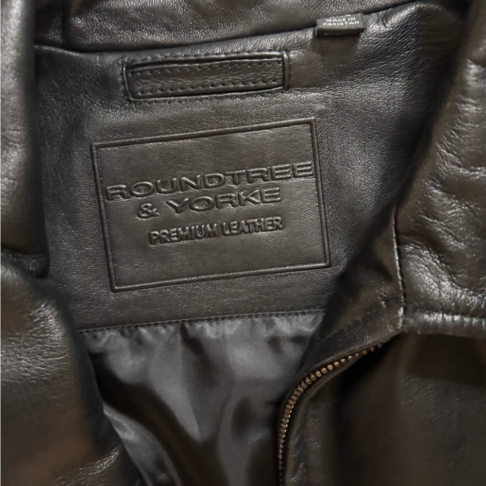 Roundtree & Yorke Black Leather Bomber Jacket